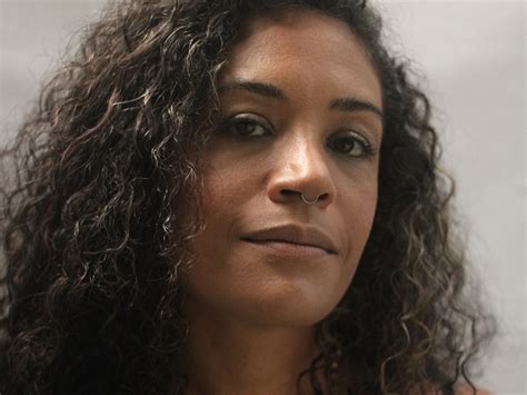 Escritora E Poeta Lella Alves Lan A Seu Primeiro Livro Um Cultura