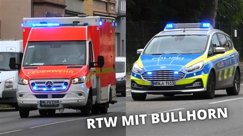 RTW mit Bullhorn Einsatzfahrten zu Verkehrsunfall in Mülheim an der