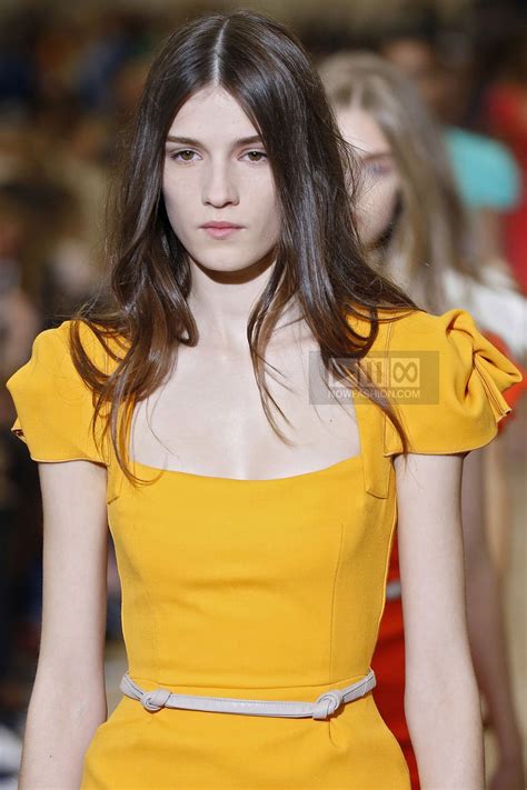 Roland Mouret Ready To Wear Fashion Show Collection Spring Summer 2016