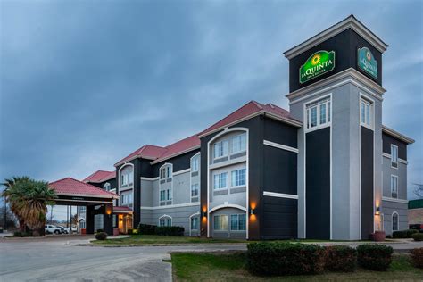 La Quinta Inn & Suites by Wyndham Seguin | Seguin, TX Hotels