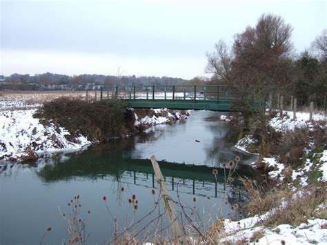 Footbridge Over The River Welland Richard Humphrey Cc By Sa 2 0