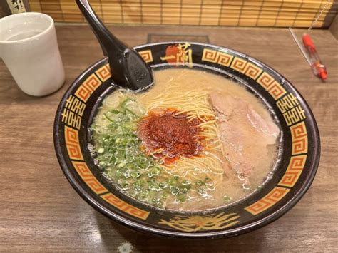 渋谷に行っておいしいおいしい某有名ラーメン屋に行って来ました。 そこら辺の大学生