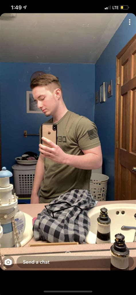 Barbers explain the best cuts for hairstyles for guys with a big forehead 5