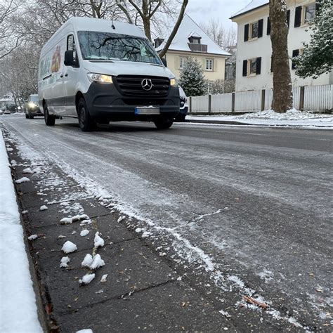 Schnee und Glätte mehr als 40 Unfälle im Raum Freiburg SWR Aktuell