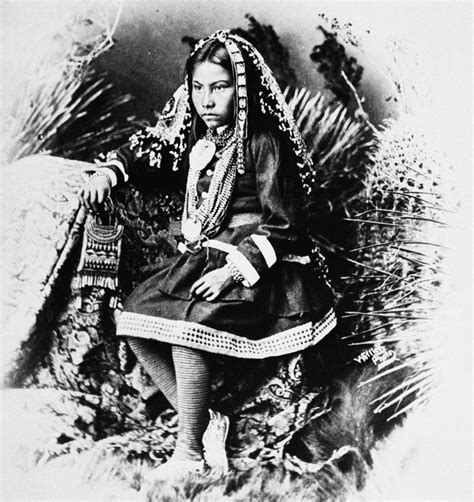 Apache Girl 1886 Na Chiricahua Apache Girl The Granddaughter Of Cochise Photographed In