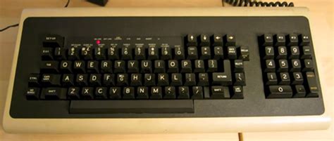 USB Adapter For An Old VT100 Keyboard | Hackaday