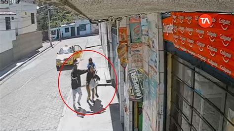 Cámaras De Seguridad Captaron El Robo A Una Mujer En El Sur De Quito Youtube