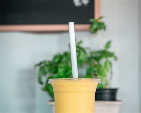 Smoothie De Mango Crema De Cacahuate Y Espinacas