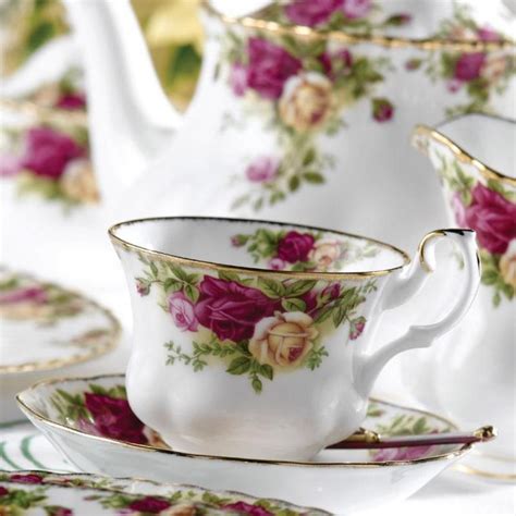 Royal Albert Old Country Roses Teacup Saucer Set