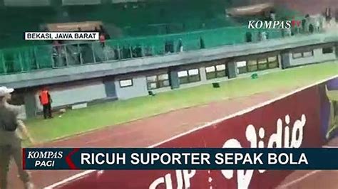 Saling Ejek Suporter Bekasi Fc Dengan Psim Yogyakarta Ricuh Lempar