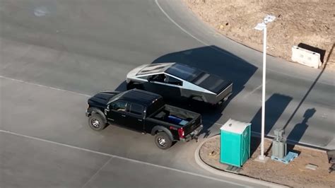 tesla-cybertruck-vs-ford-f-250-super-duty-size-comparison.jpg