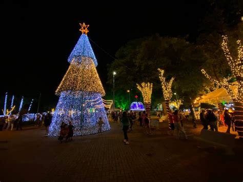 iTAÚNA Acendimento das luzes marca a abertura da Fantástica Cidade do