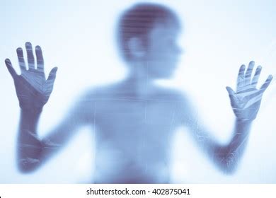 Teens nude Más de fotos de stock con licencia libres de regalías