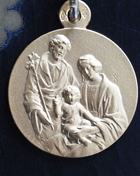 Médaille Sainte Famille Catho Rétro