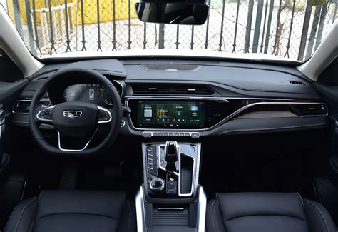 Geely Atlas Pro - особенности, цены и характеристики, фото