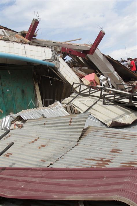 RUKO ROBOH AKIBAT GEMPA ANTARA Foto