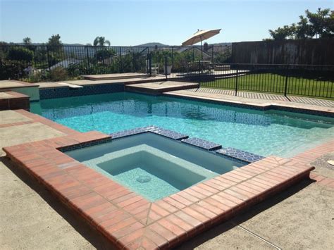 White Plaster & Quartz | Alan Smith Pools