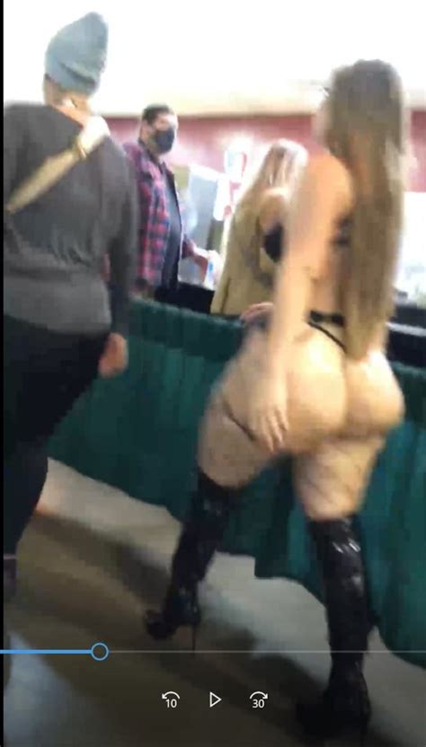 Name Of This Girl With A Big Ass At A Convention Replies NameThatPorn