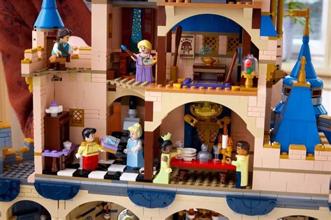 Le migliori novità LEGO del mese giganteschi castelli cottage