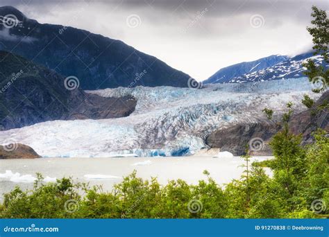 Glaciar Del ` S Mendenhall De Alaska En Juneau Foto De Archivo Imagen