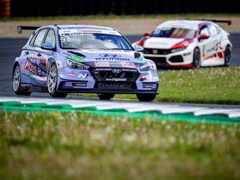 ADAC TCR Germany Start Ziel Sieg für Hyundai Pilot Luca Engstler