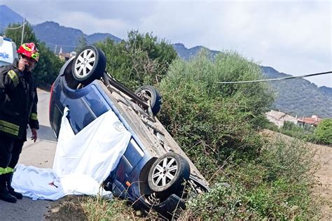 Tragedia A Siniscola Perde Il Controllo Dell Auto Si Ribalta E