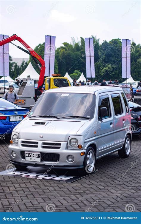 Modified Silver Suzuki Karimun Wagon R In Jdm Fest 2024 Parking Lot