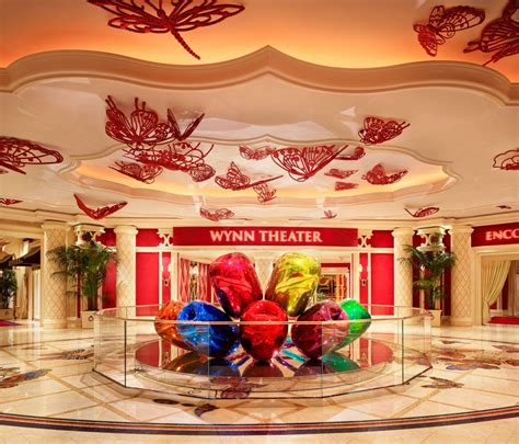 Jeff Koons' $33,682,500 Tulips unveiled at Wynn Las Vegas - 2LUXURY2.COM