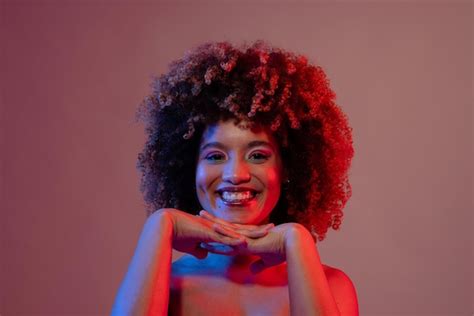 Premium Photo Smiling Biracial Woman Wearing Pink Eyeshadow And