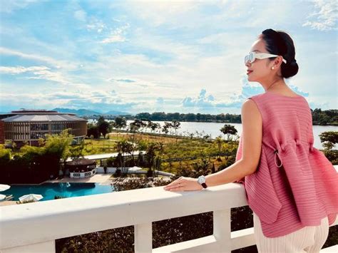 Jennifer Phạm khoe dáng với bikini ở Hội An Saostar vn