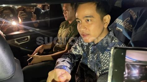 Tinggalkan Kertanegara Prabowo Dan Gibran Kompak Pakai Batik