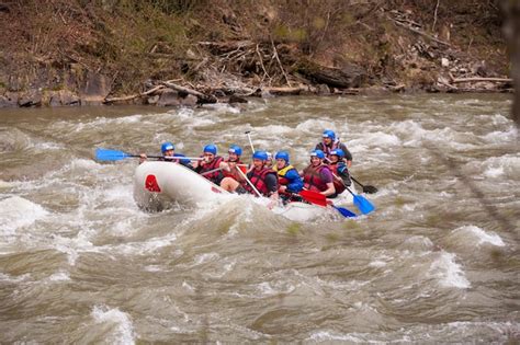 P Gina Im Genes De Rafting Aguas Bravas Descarga Gratuita En Freepik