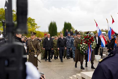 Galerija Predsjednik Rh Zoran Milanovi Polo Io Vijence I Upalio