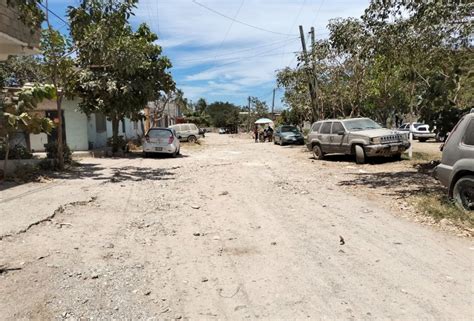 Vecinos De Ixtapa Piden Pavimentar Calle En Colonia De Febrero