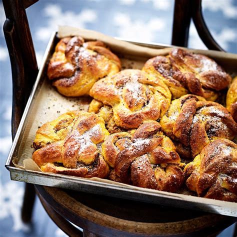 Leilas Lussebullar Med Mandelmassa Elle Mat Vin Recept Recept