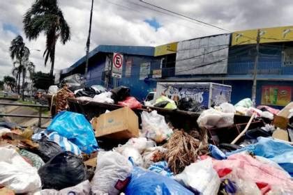 Falta de diésel camiones pasan horas en surtidores lo que afecta a la