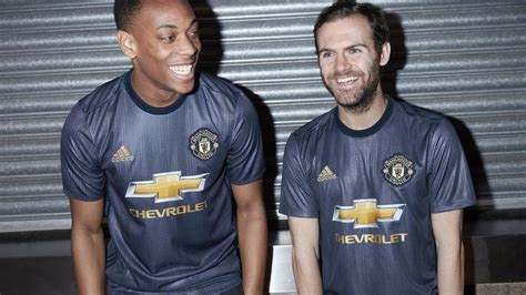 Manchester United Luncurkan Jersey Ketiga Untuk Musim