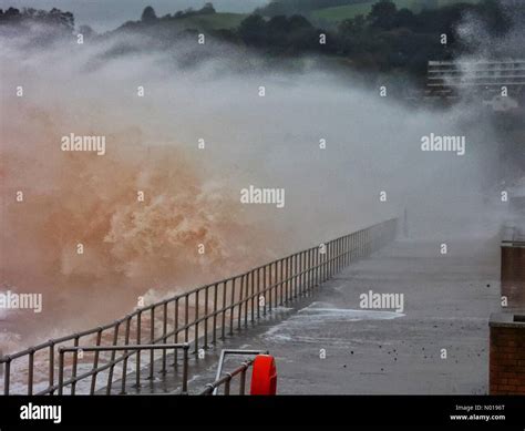 Devon UK 18 October 2023 UK Weather Storm Babet Brings Huge Waves