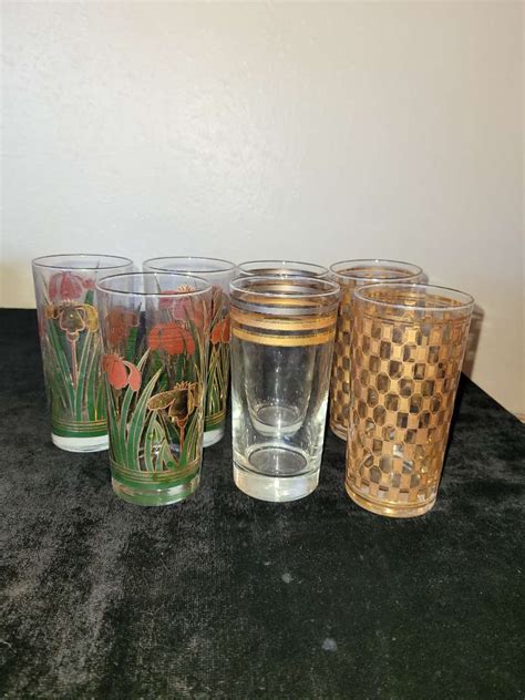 Lot 155 Set Of 7 Vintage Glass Tumblers Just Right Estate Sales