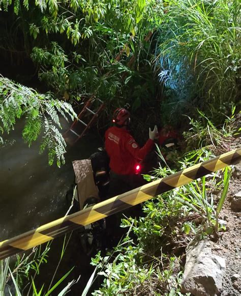 Motociclista Fica Ferido Ap S Cair Em Rio No Bairro Chico De Paulo Em