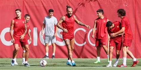 Sevilla Barcelona Alineaciones Oficiales Gudelj Y Nianzou En El