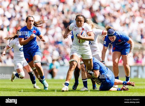 Sadia Kabeya of England Women is tackled by Audrey Forlani of France ...