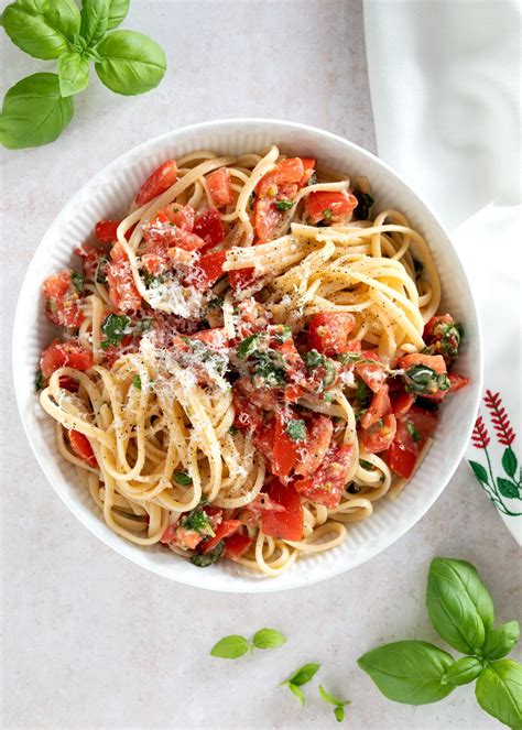 Pasta med friske tomater og hvidløg aftensmad på 15 minutter