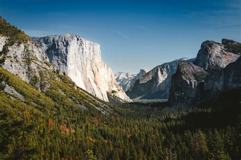 Premium Photo Most Famous Mountains Inside Yosemite Nationalpark