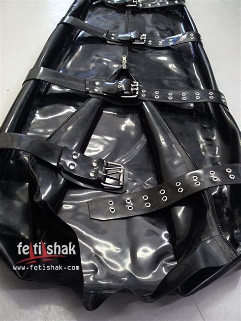 Fetishak、ヘビーラバーボンデージスリープサックを新たにリリース Fetish Style Info