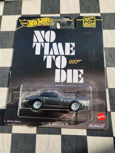 Hot Wheels Premium James Bond Aston Martin V Grey Kustomkollector
