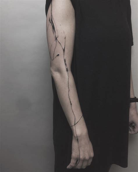 Pin by Stella Hossu on МУД ФОТО Abstract tattoo Line tattoo arm