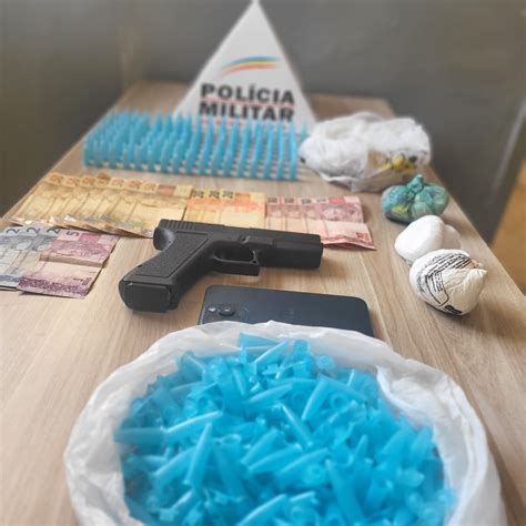 Homem é preso após flagrado cocaína e simulacro de pistola em Araxá