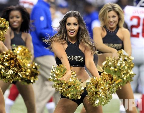 Photo New Orleans Saints Cheerleaders Entertains The Crowd