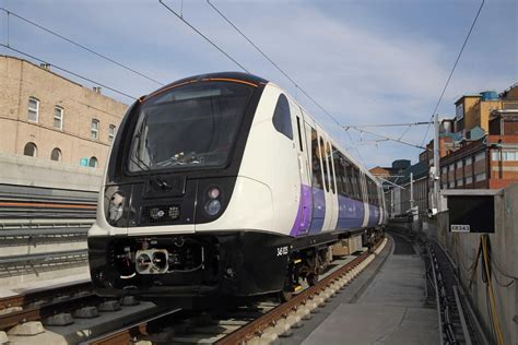 Elizabeth Line: First look at new trains being tested in tunnels ...